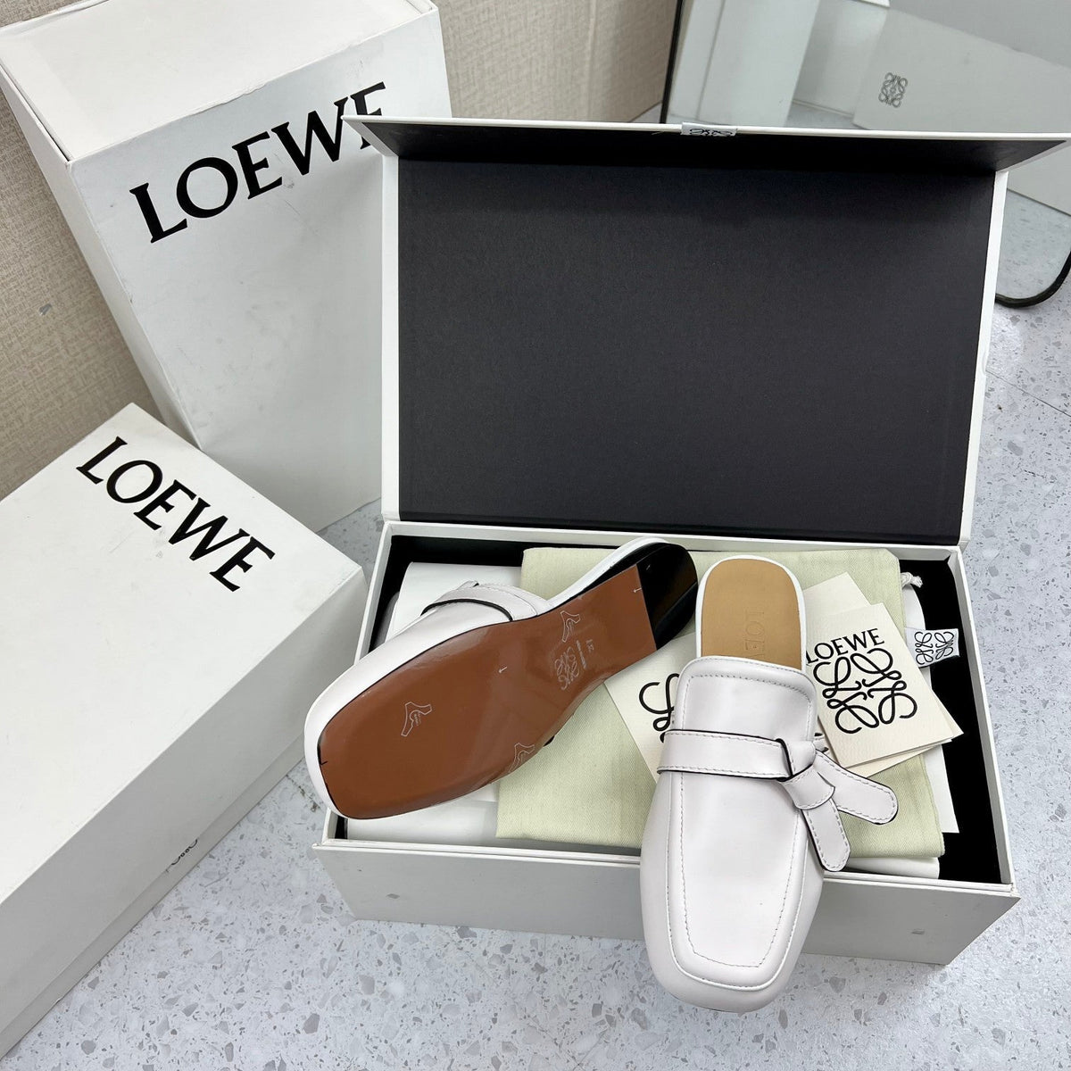 LW GATE BELTED MULE WHITE CALFSKIN