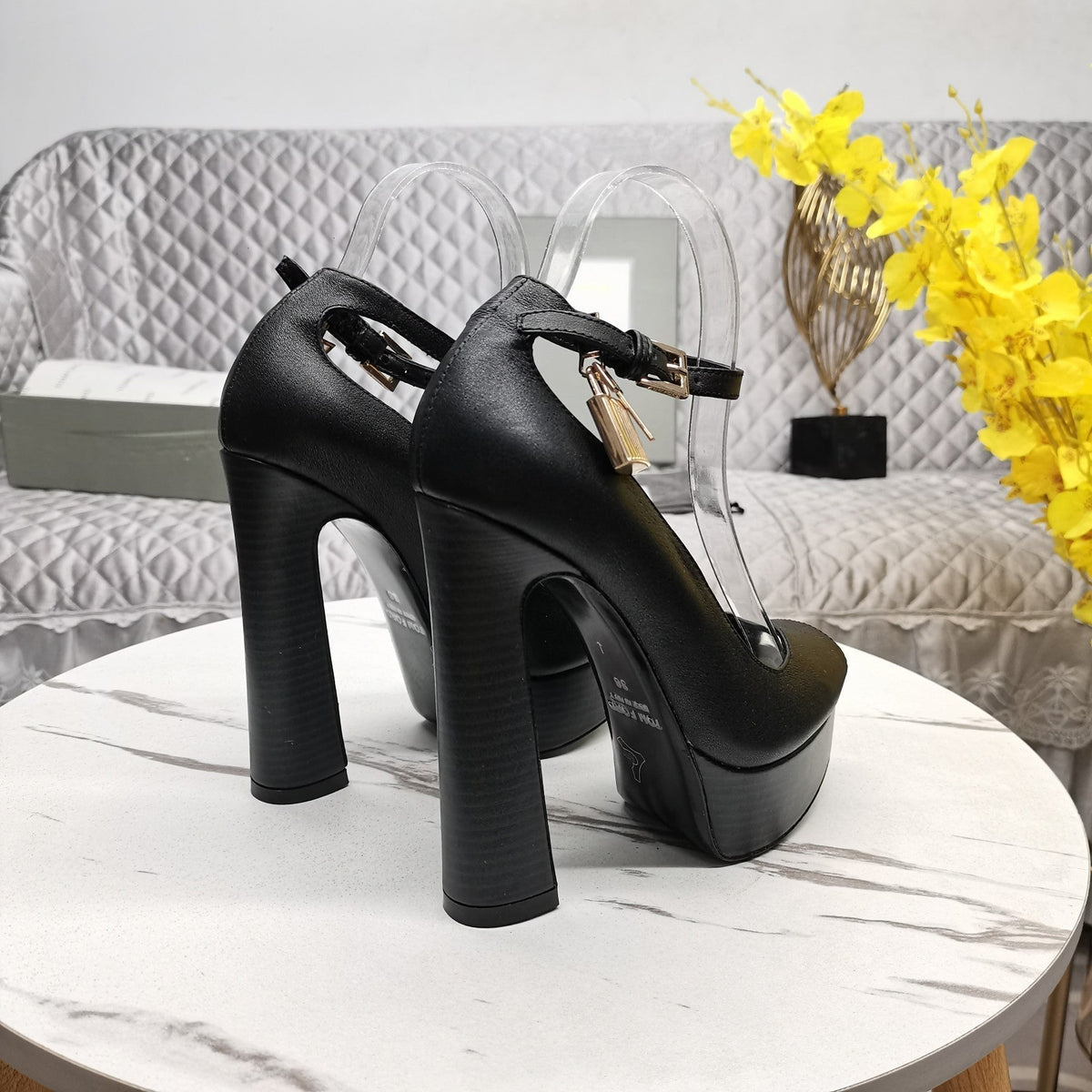 PADLOCK PLATFORM PEEP TOE PUMP 14 CM IN BLACK CALFSKIN