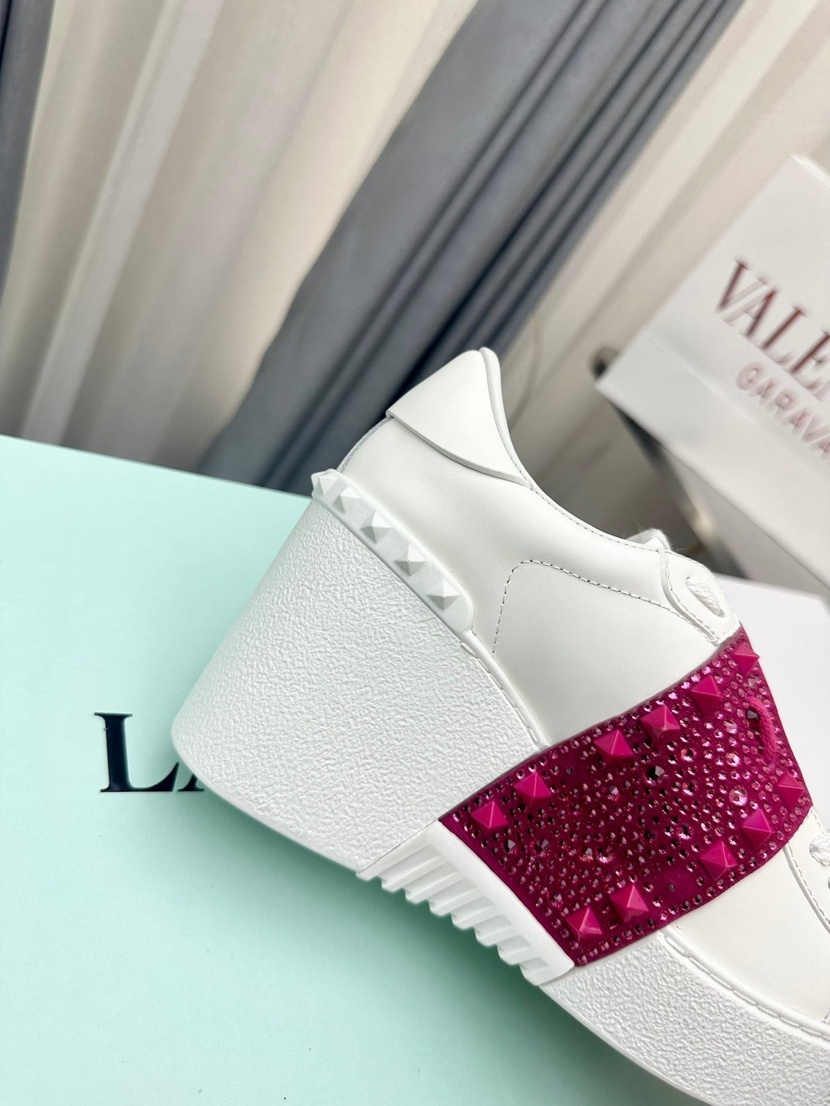 FLATFORM ROCKSTUD UNTITLED SNEAKER IN WHITE MIX MAGENTA PURPLE CALFSKIN WITH RHINSTONES