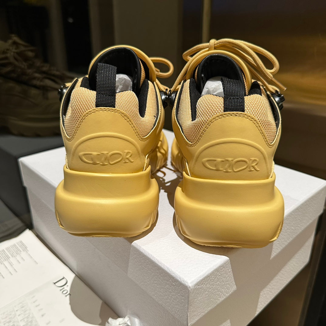 C'EST SNEAKER IN CLASSIC YELLOW CALFSKIN AND BREATHABLE MESH