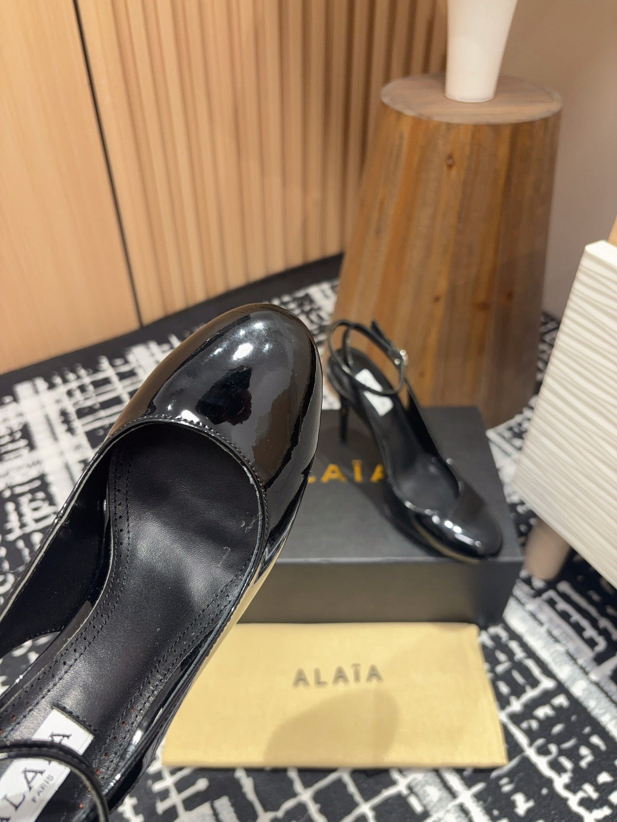 SLINGBACK HEEL 10 CM IN BLACK PATENT CALFSKIN