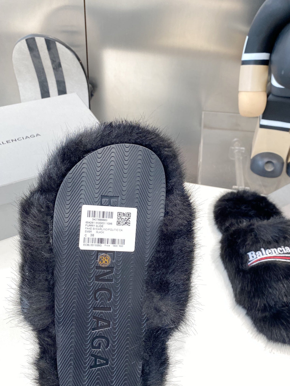 BALENCIAGA 25S FUR SLIPPERS IN BLACK FAUX SHEARLING