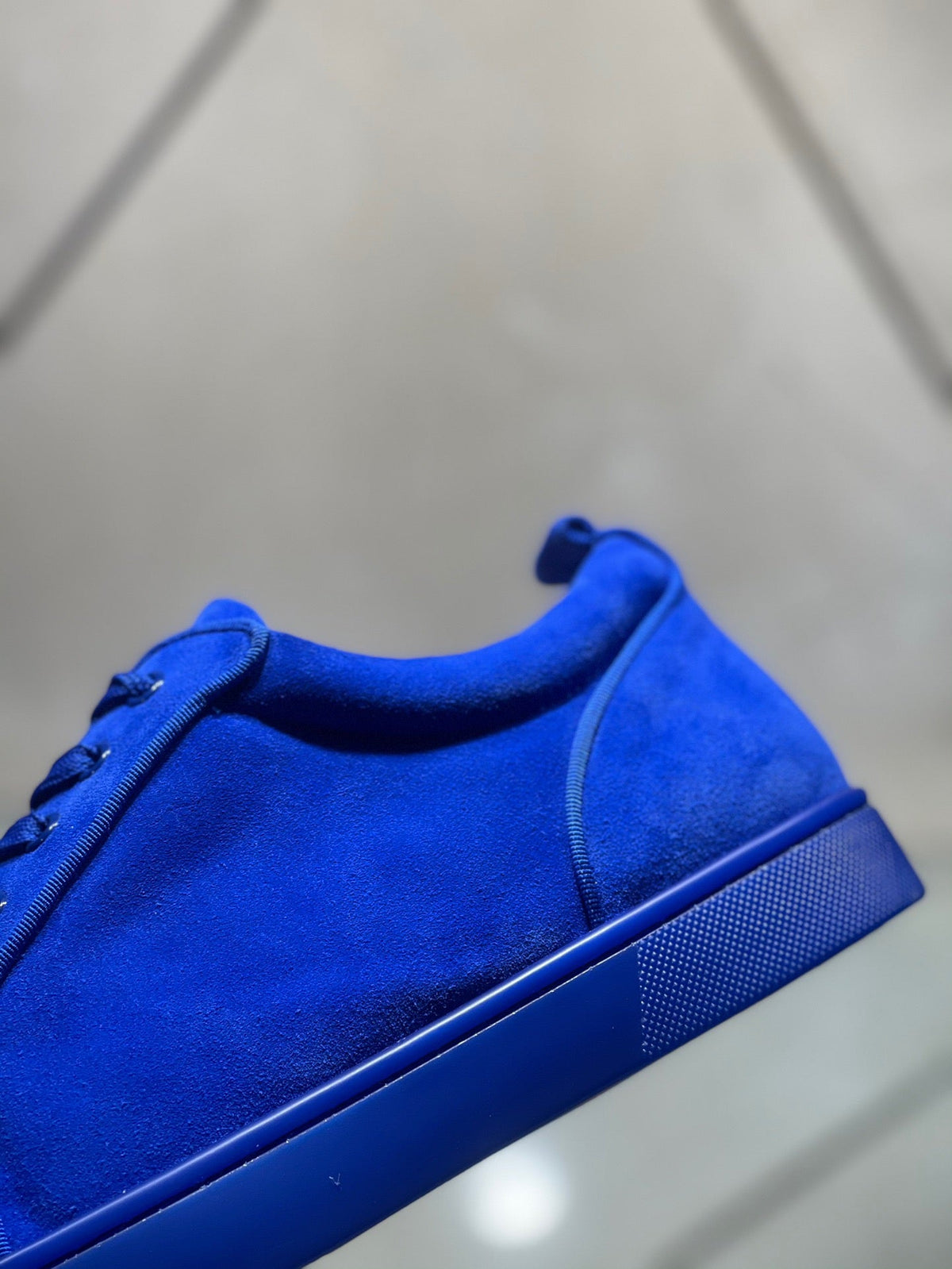 Sneakers & Shoes