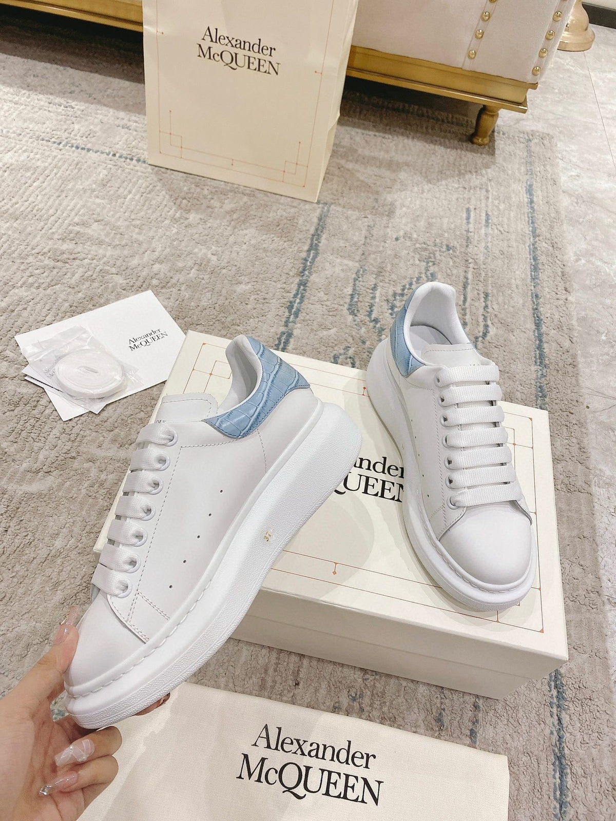 Sneakers & Shoes