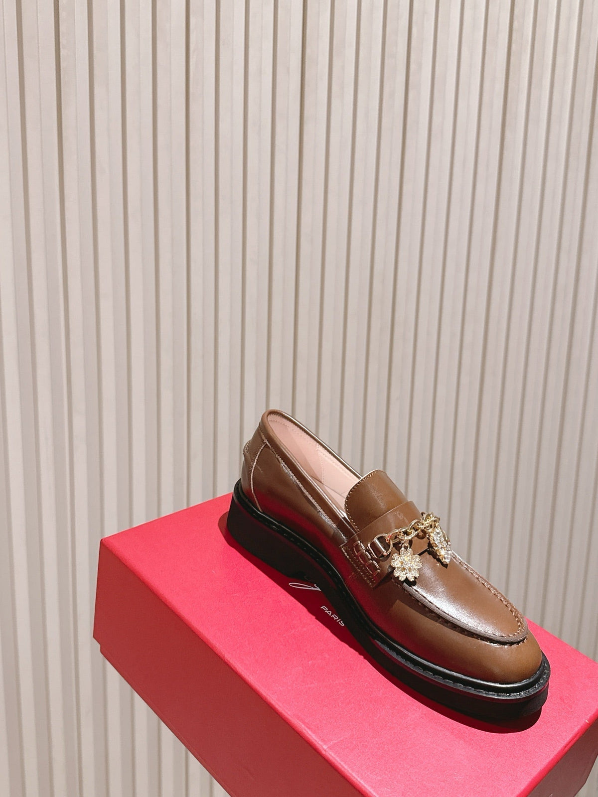 ROGER VIVIER 25S RANGERS CHAIN LOAFER IN DARK BROWN CALFSKIN