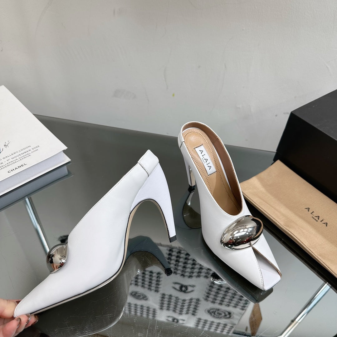 ALAIA AZZEDINE HIGH HEELS IN WHITE CALFSKIN WITH GOLD HARDWARE