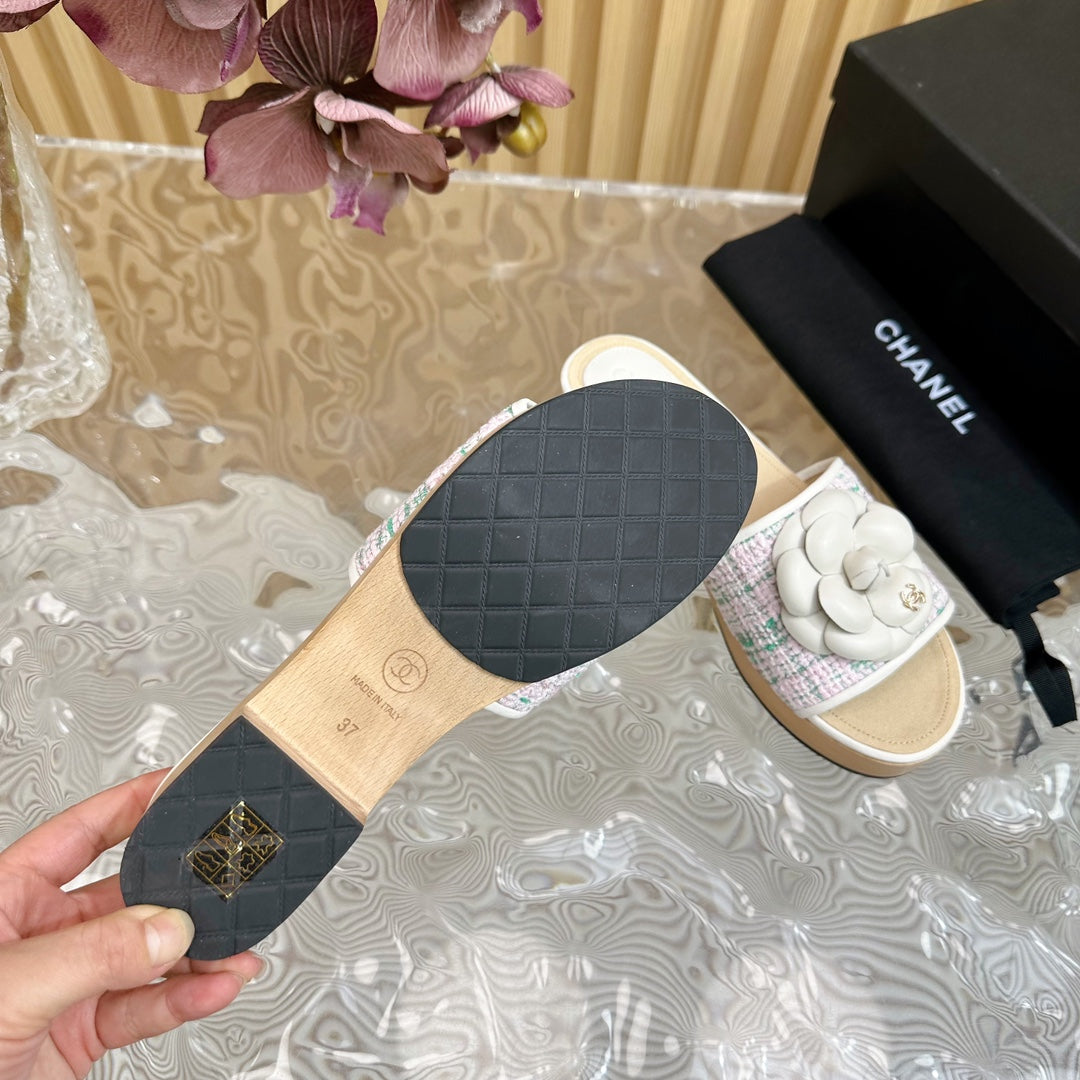 PLATFORM SLIPPERS WITH FLOWER IN WHITE LAMBSKIN
