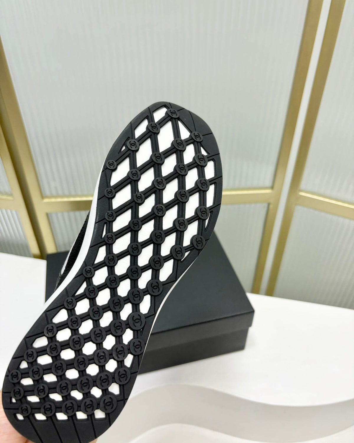 SNEAKER IN BLACK CALFSKIN AND GREY BREATHABLE MESH