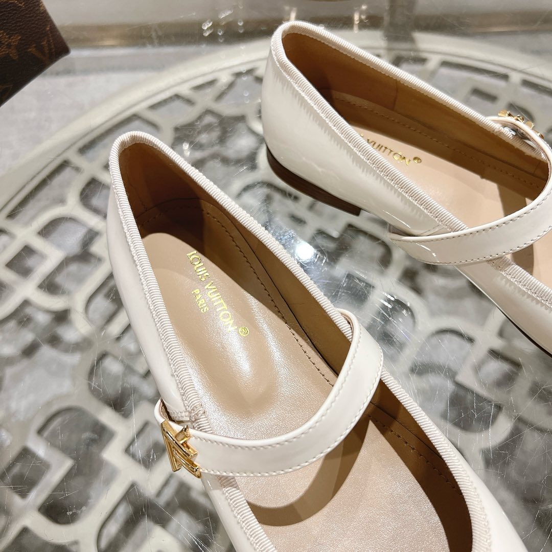 MARY JANE SHOES IN WHITE PATENT CALFSKIN