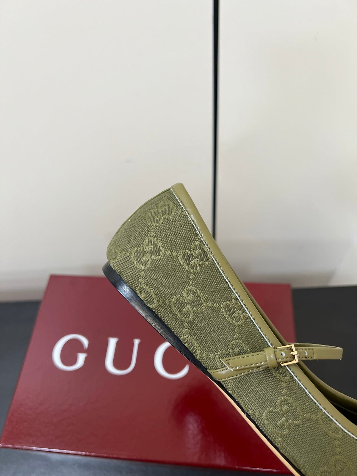 GG MARY JANE 25S IN MOSS GREEN CANVAS WITH GOLD HARDWARE