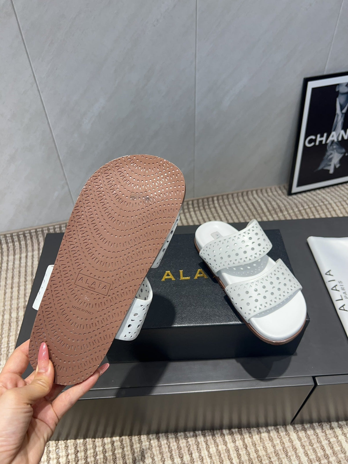 ALAIA CHUNKY TWO-STRAP SLIDES 25S IN WHITE CALFSKIN