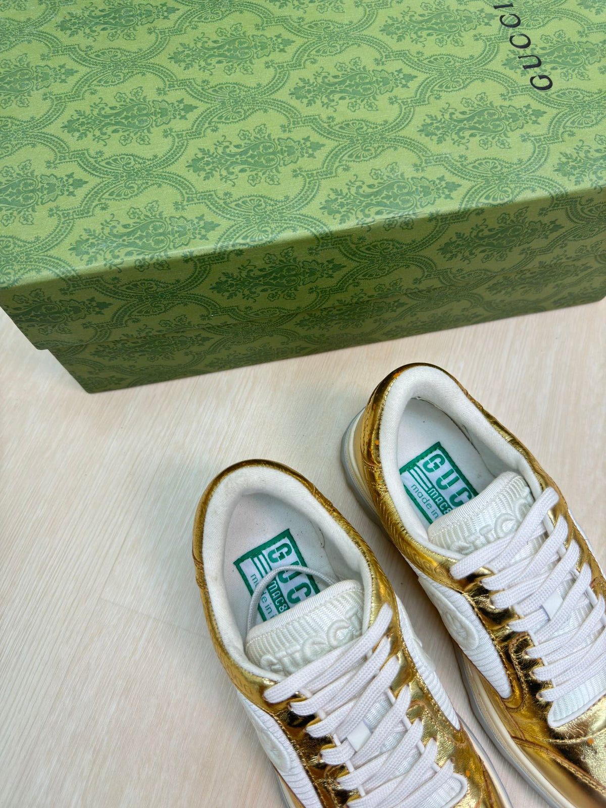GG INTERLOCKING G SNEAKER GOLD CALFSKIN AND FABRIC