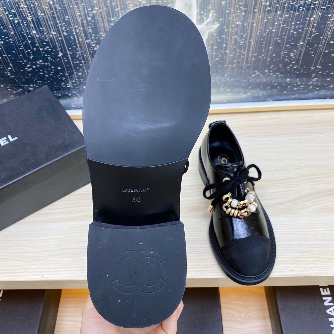 CC COMBAT OXFORD SHOES IN BLACK WRINKLED CALFSKIN AND GROSGRAIN WITH FAUX PEARL