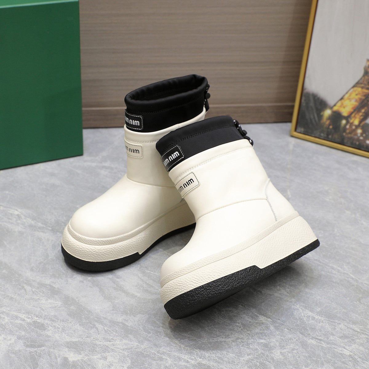 THICK-SOLED SNOW BOOTS IN WHITE CALFSKIN MIX BLACK NYLON