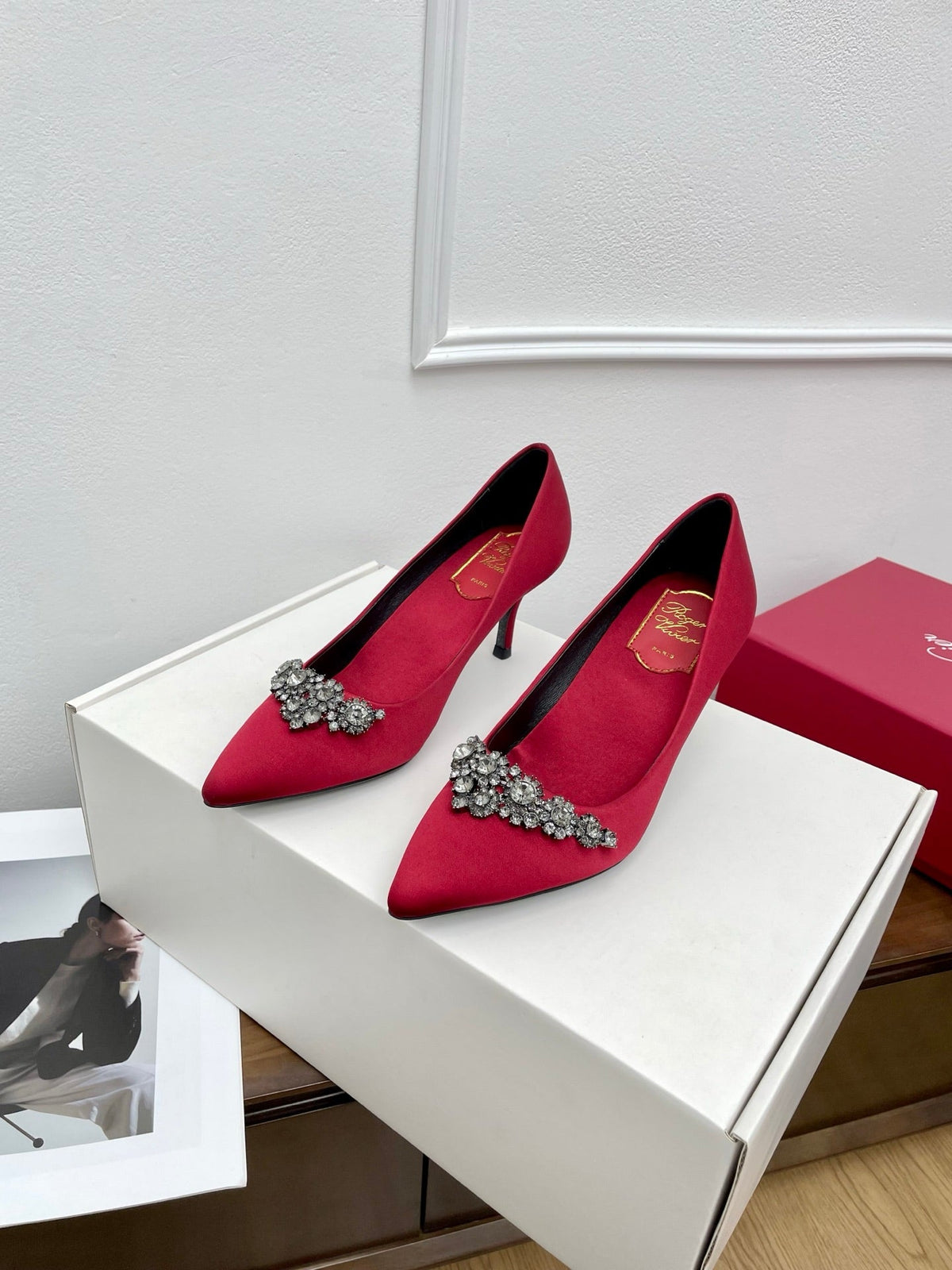 EFFLORESCENCE PUMPS IN RED GLITTER FABRIC