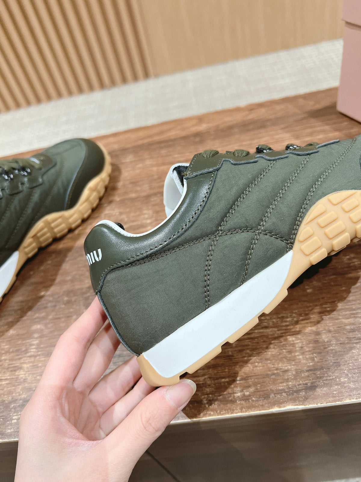 RUNNING SNEAKERS IN ARMY GREEN LAMBSKIN AND FABRIC ANTI-SLIP RUBBER SOLE
