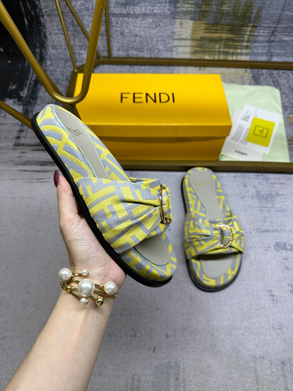 FF Feel 10 Yellow Grey FF jacquard Slide