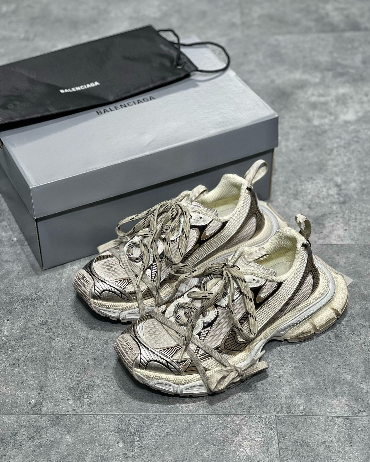 Sneakers & Shoes