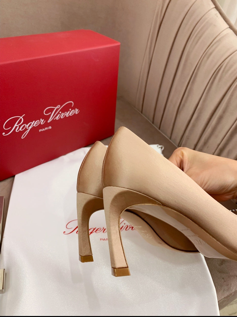 TROMPETTE PUMPS IN BEIGE SILK CRYSTAL BUCKLE