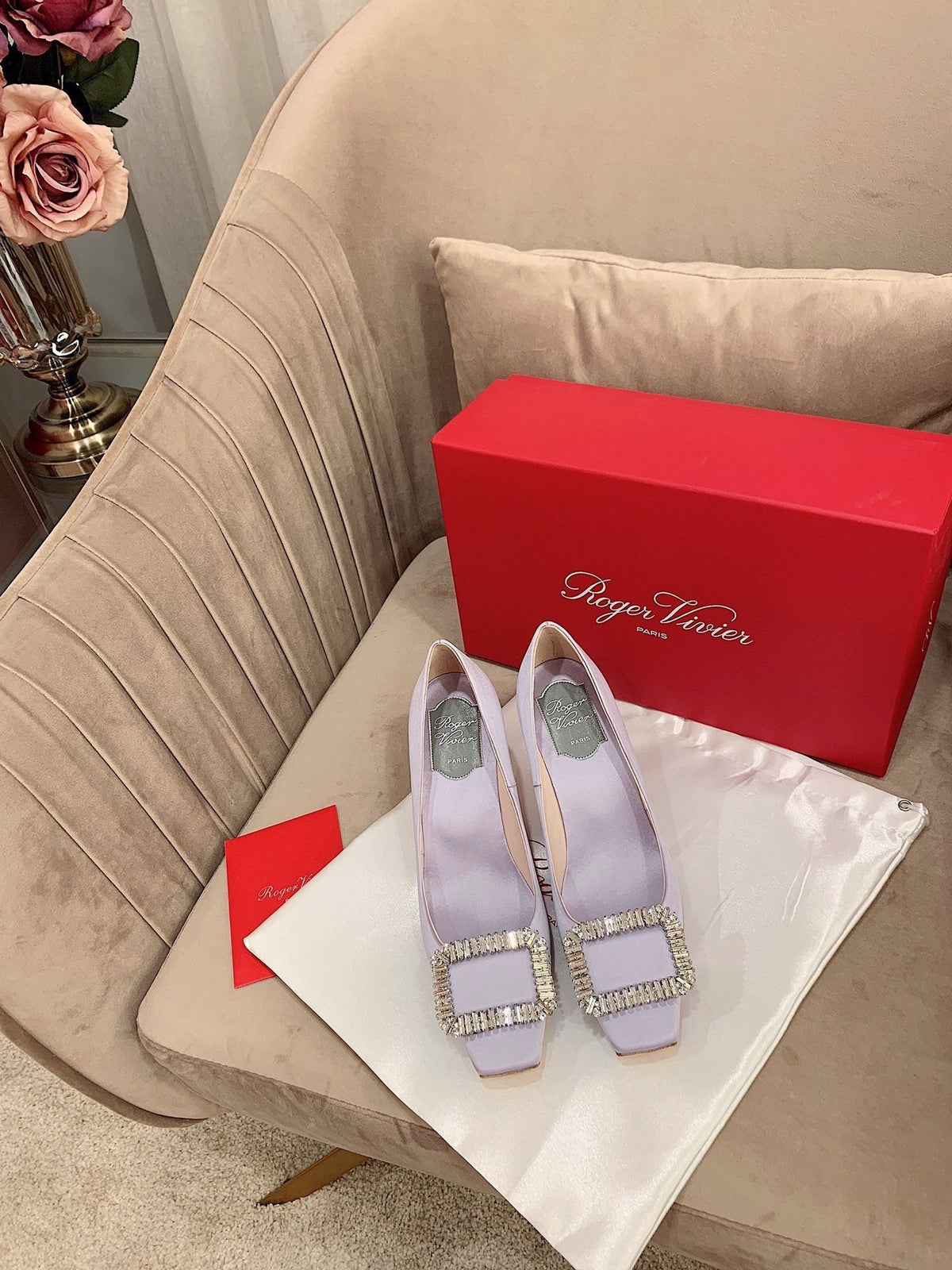 TROMPETTE PUMPS IN LIGHT PURPLE SILK CRYSTAL BUCKLE