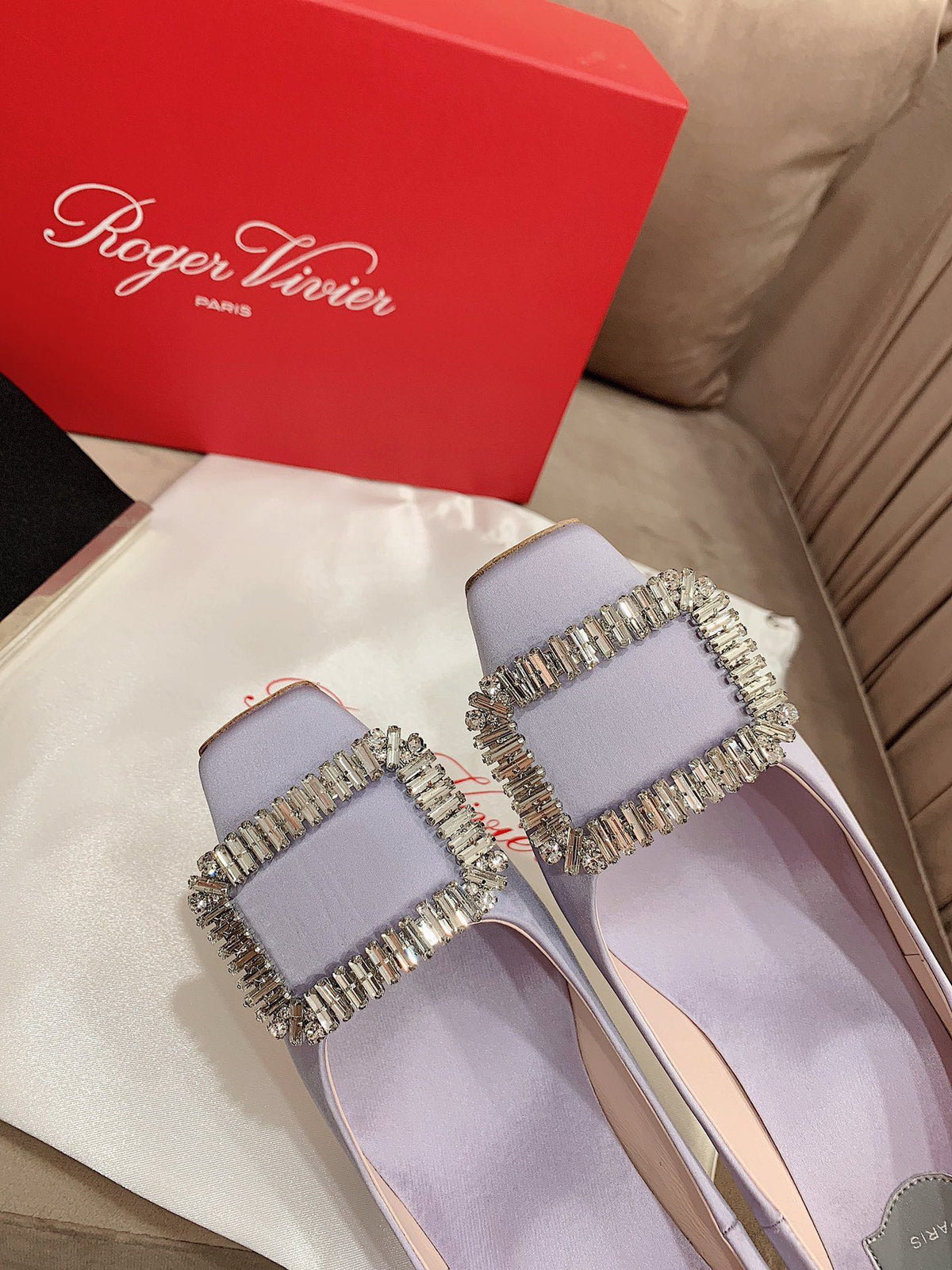 TROMPETTE PUMPS IN LIGHT PURPLE SILK CRYSTAL BUCKLE
