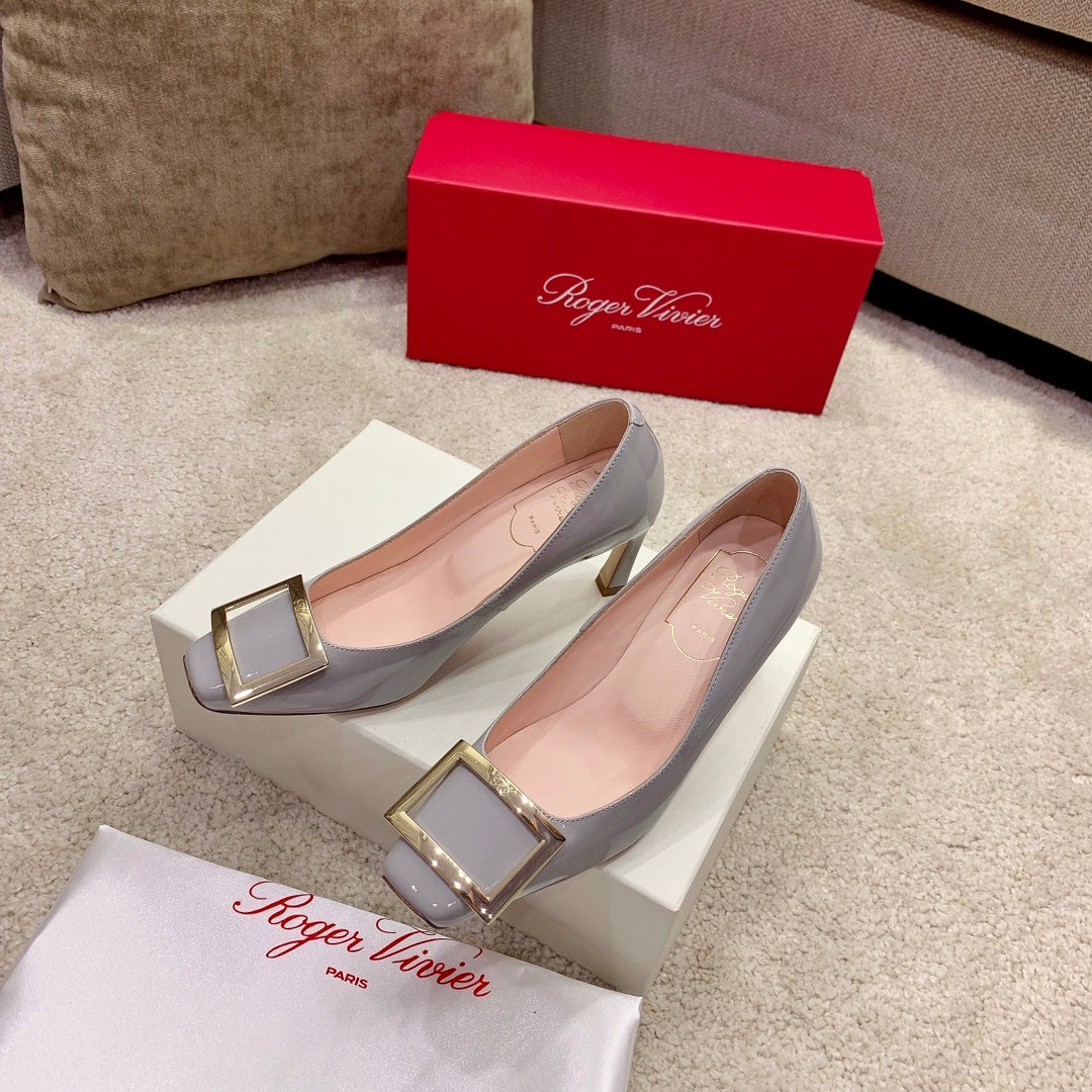BELLE VIVIER PUMPS IN LIGHT GREY GLOSSY CALFSKIN GOLD BUCKLE