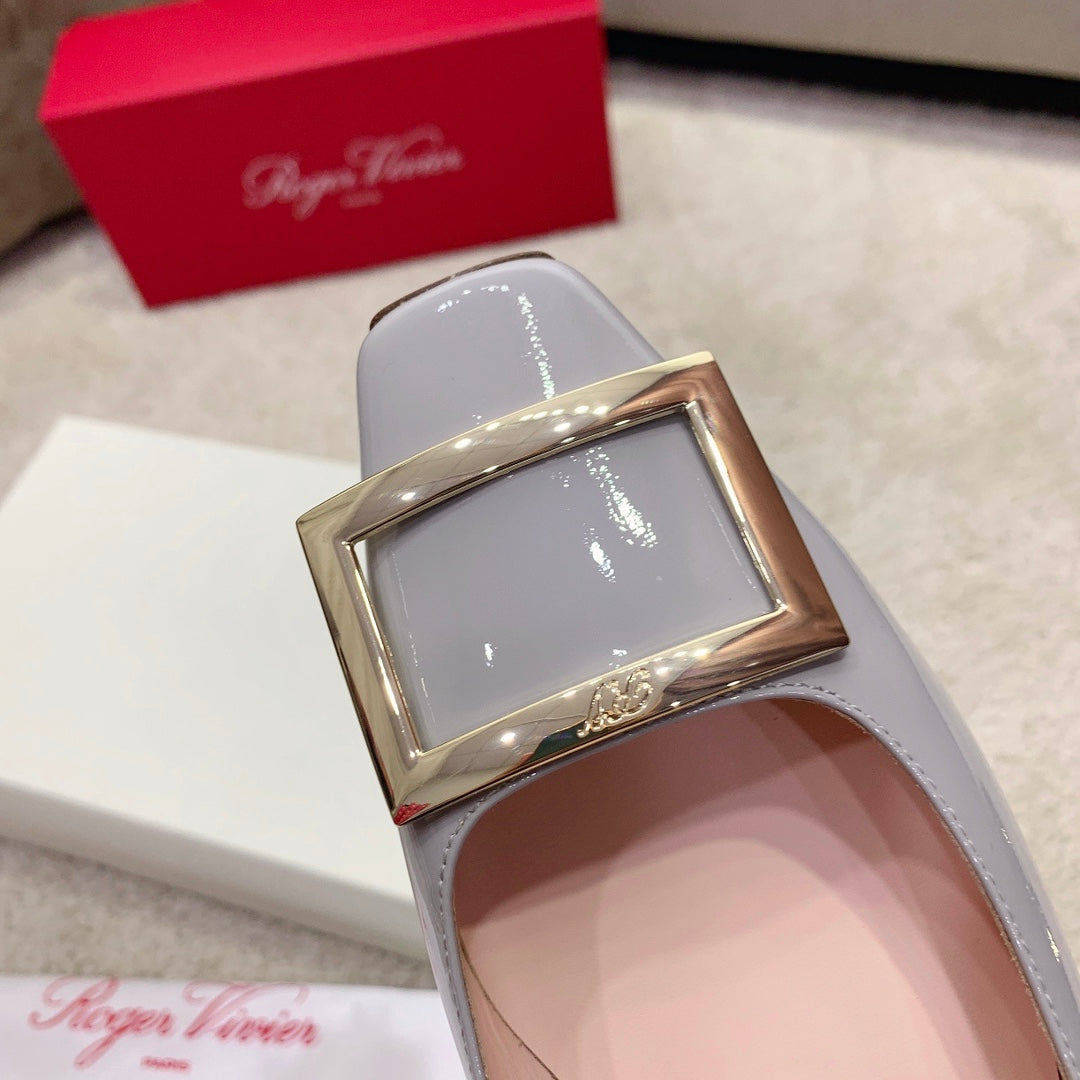 BELLE VIVIER PUMPS IN LIGHT GREY GLOSSY CALFSKIN GOLD BUCKLE