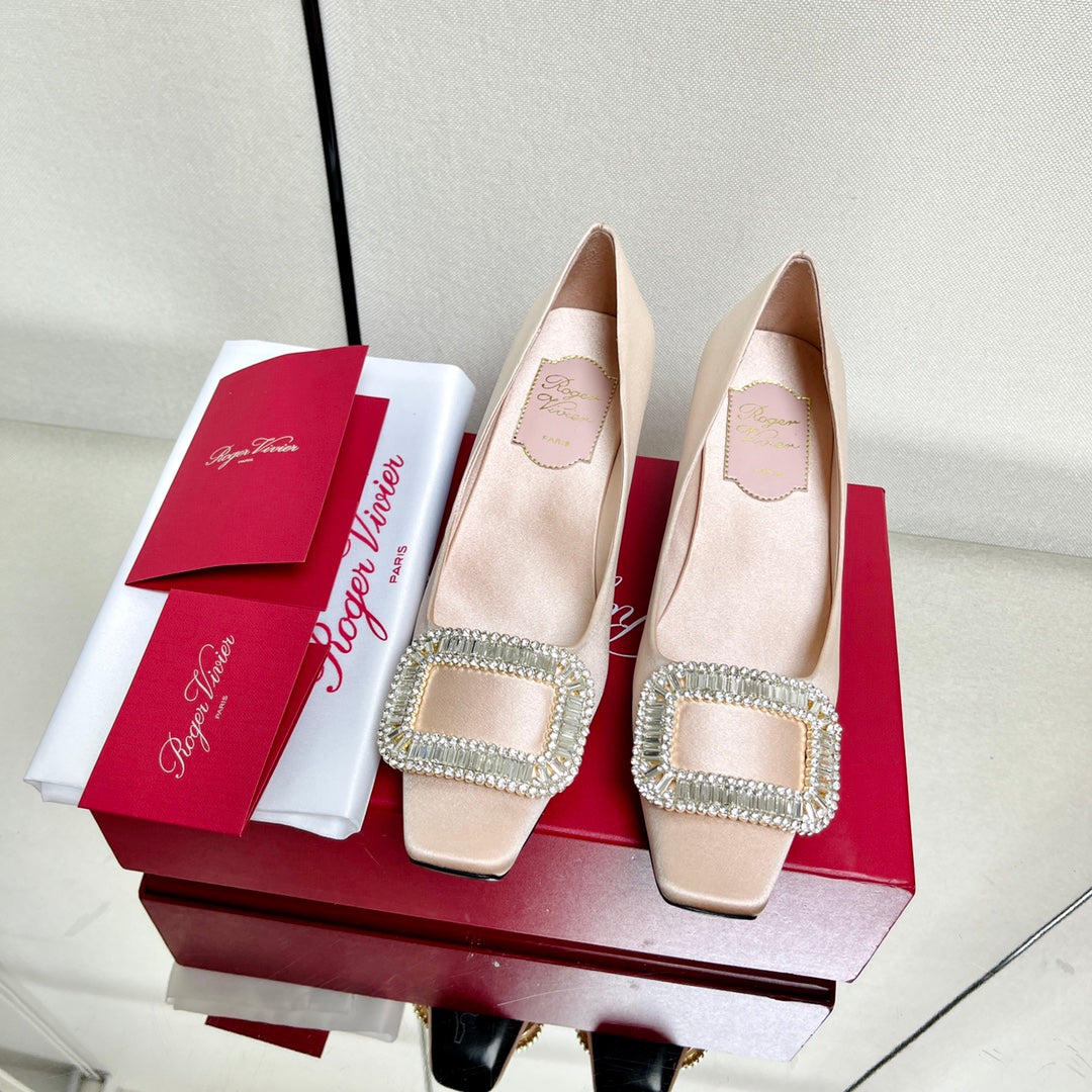 BELLE VIVIER PUMPS IN BEIGE SILK