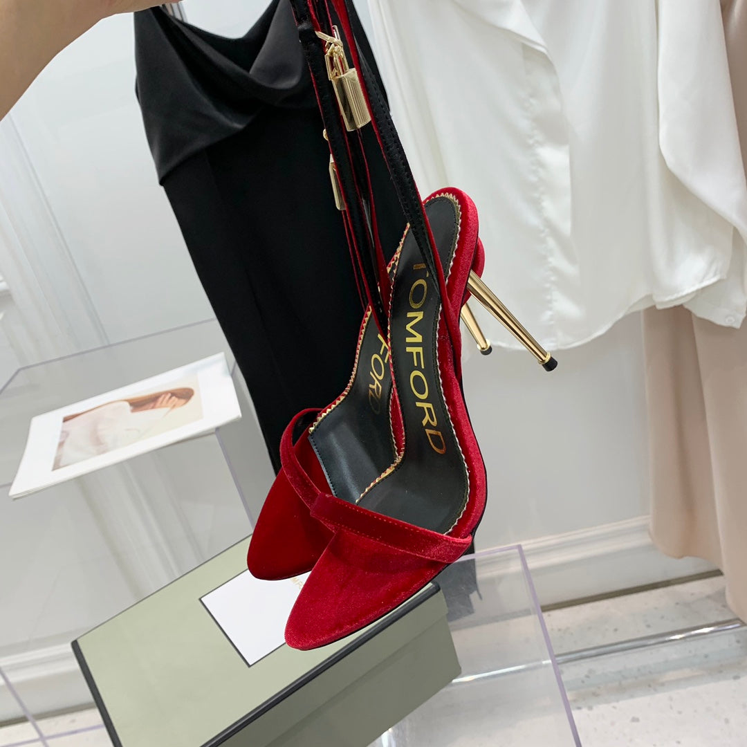 TOM FORD 26S GOLD BUCKLE HEELS 105 MM IN RED VELVET