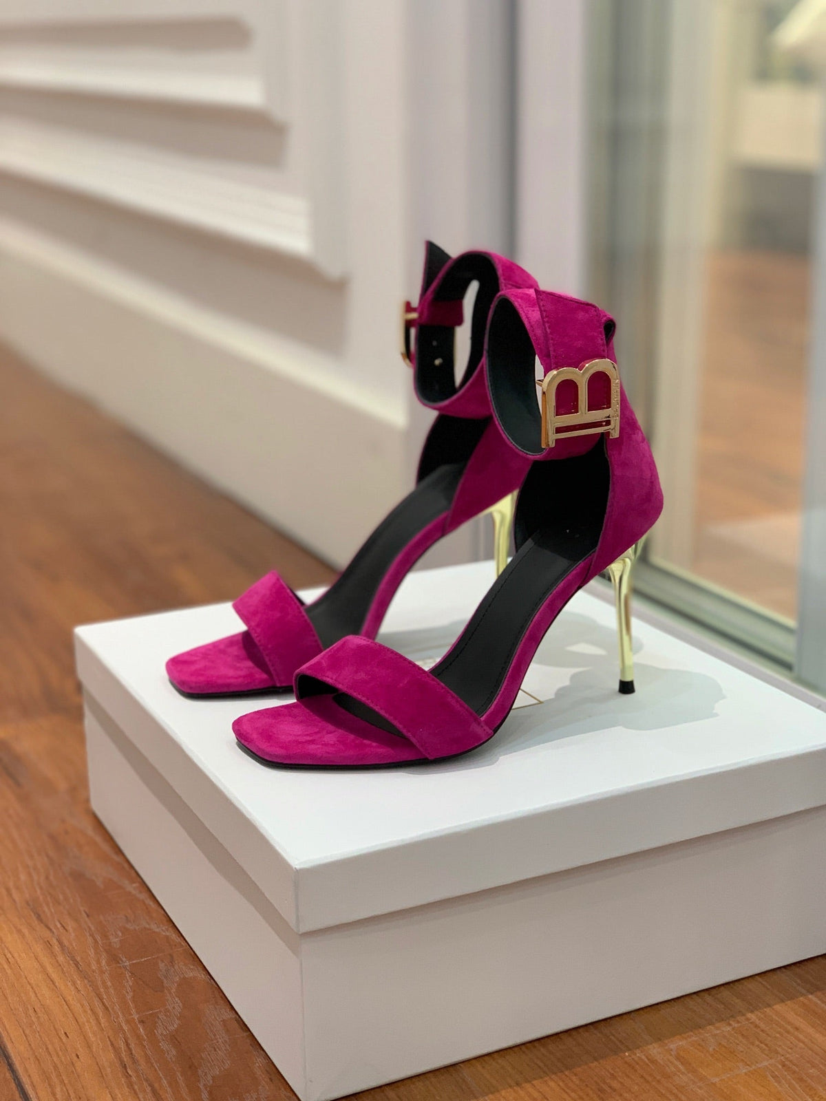 BALMAIN 25S THIN STRAP HIGH HEELS 105MM IN FUCHSIA SUEDE GOLD HARDWARE