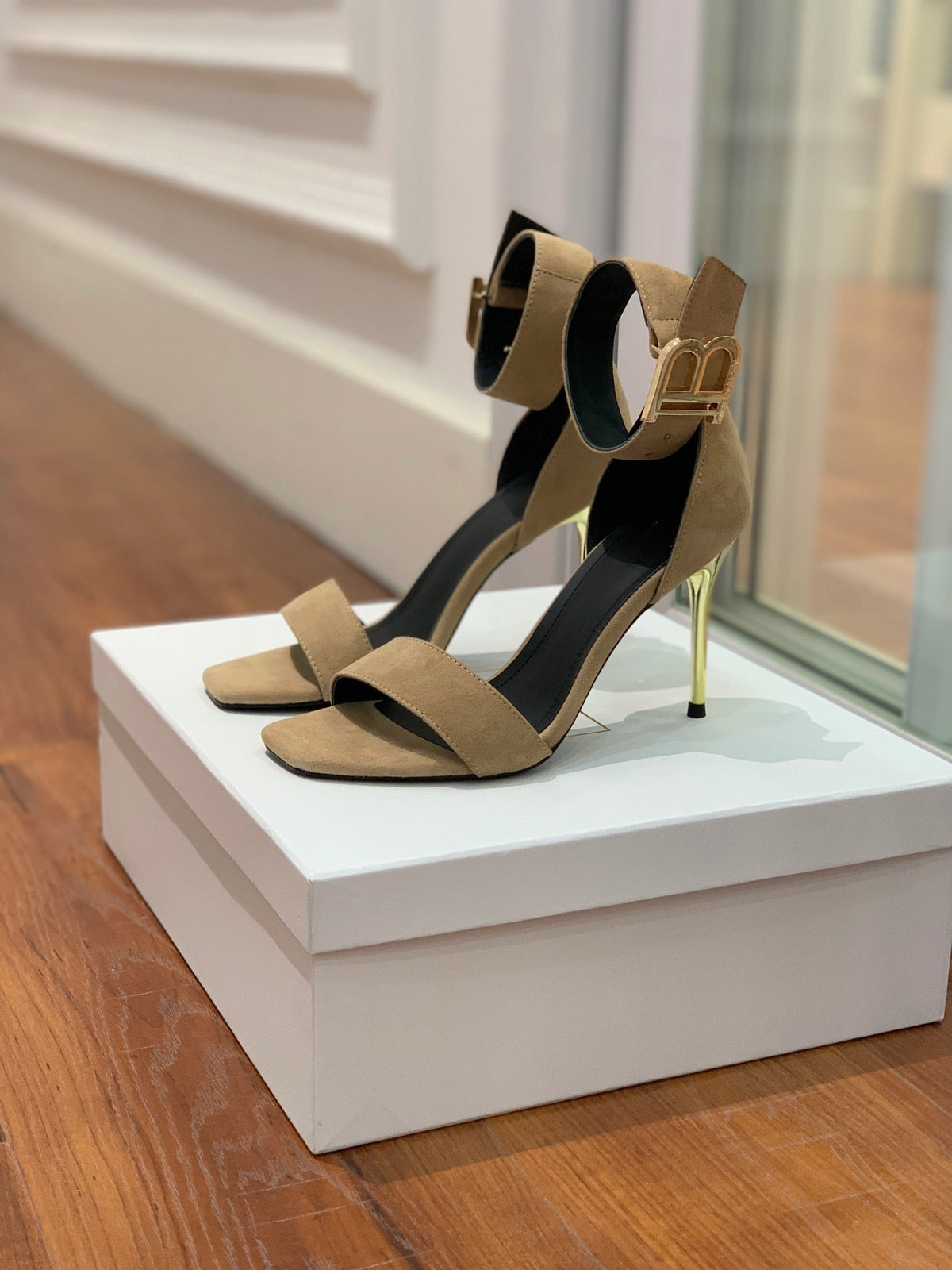 BALMAIN 25S THIN STRAP HIGH HEELS 105MM IN LIGHT MOCHA SUEDE GOLD HARDWARE
