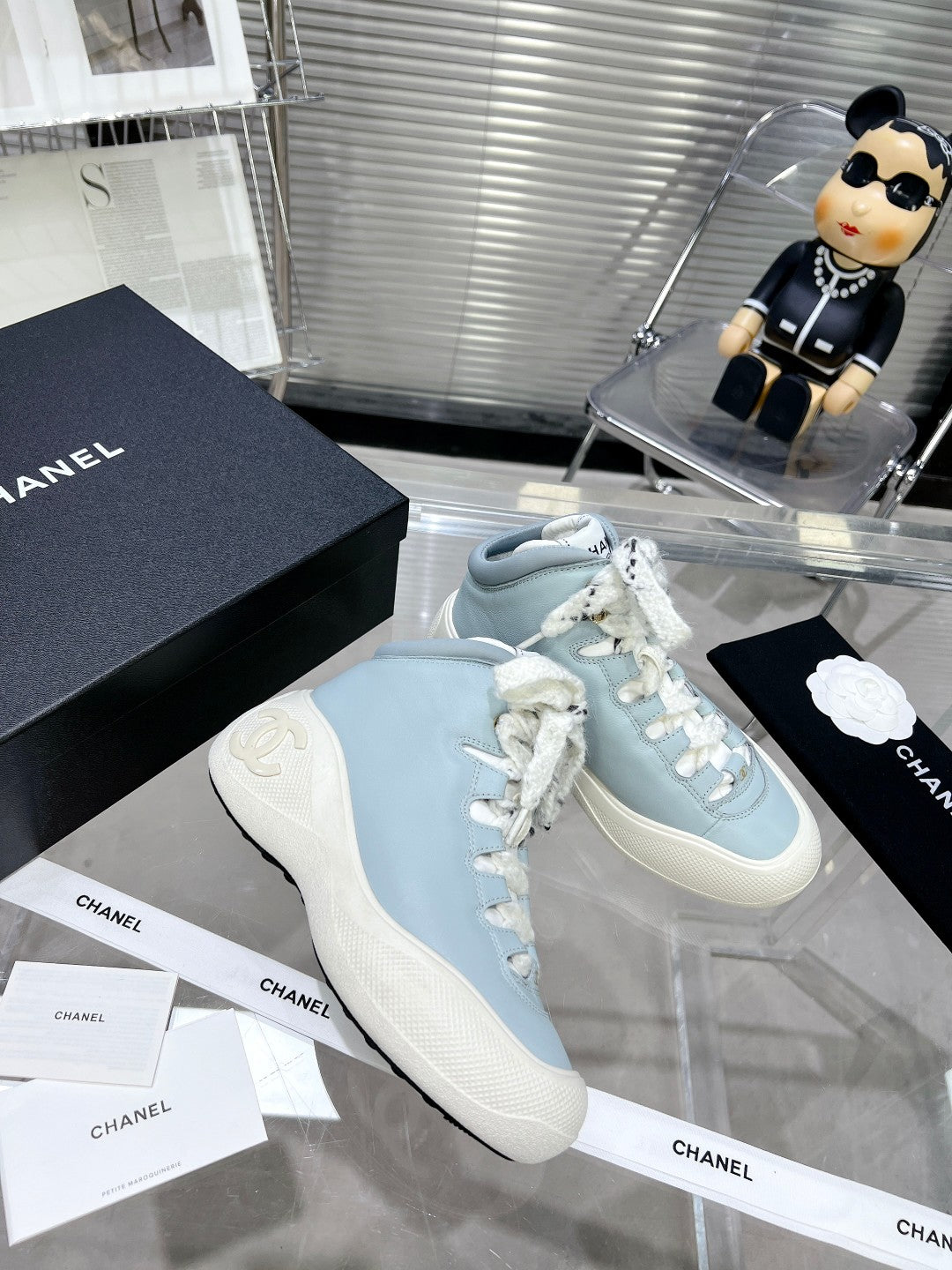 CC CANO ALTO SNEAKER IN BLUE POWDER CALFSKIN AND WHITE RUBBER