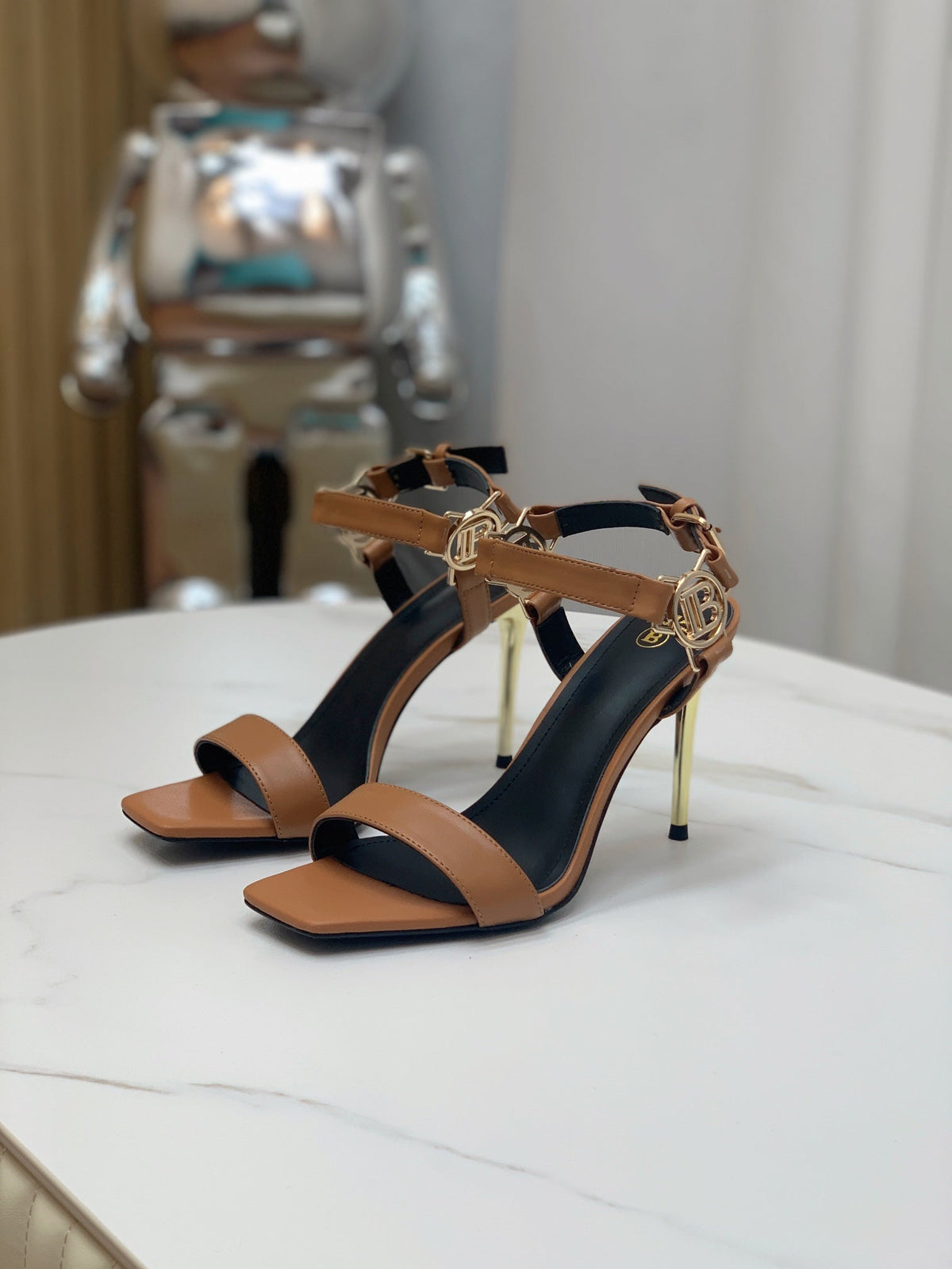 BALMAIN 25S HIGH HEELS WITH B METAL DETAIL 95MM IN CARAMEL CALFSKIN