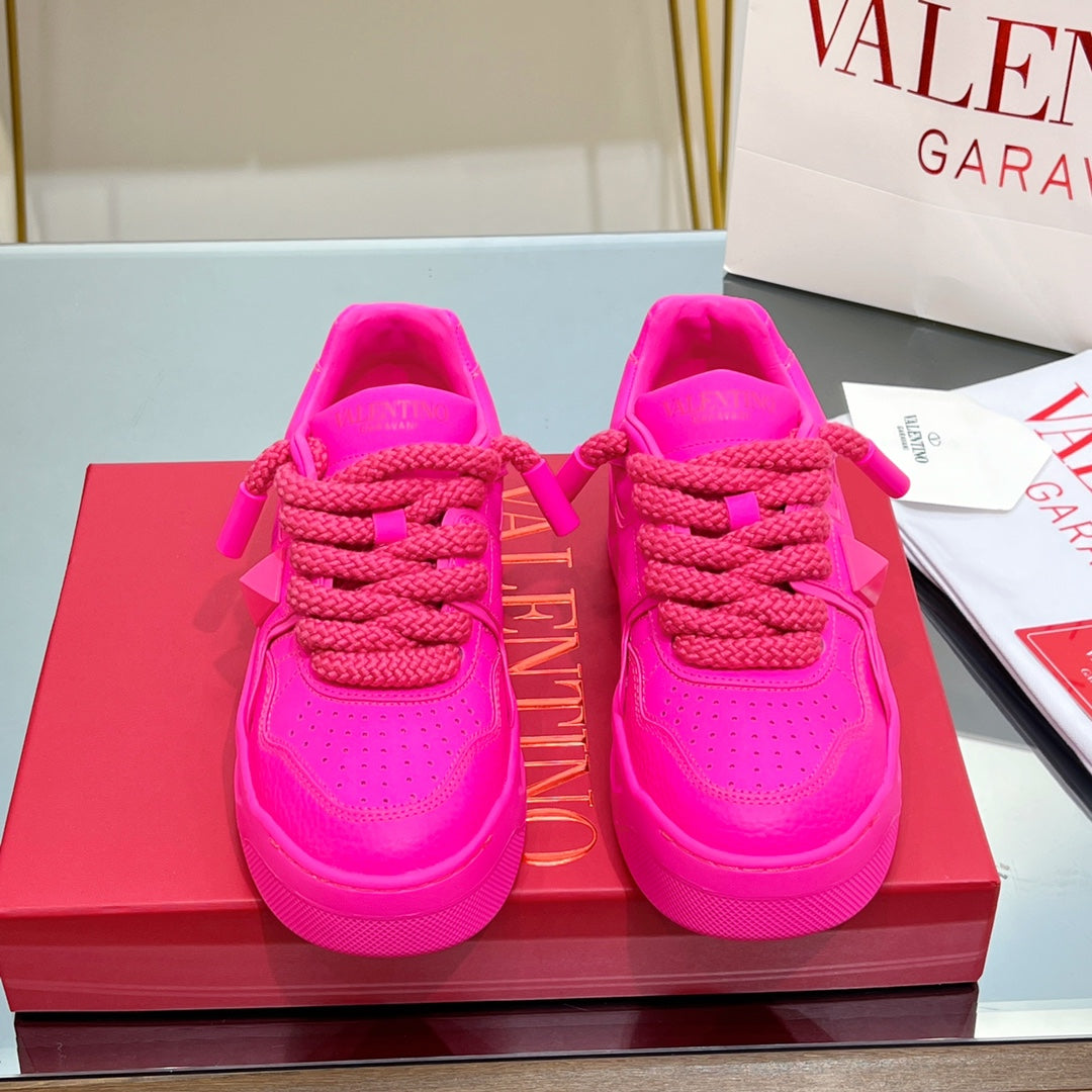 VALENTINO 25S GARAVANI ONE STUD XL PLATFORM SNEAKERS IN PINK LAMBSKIN