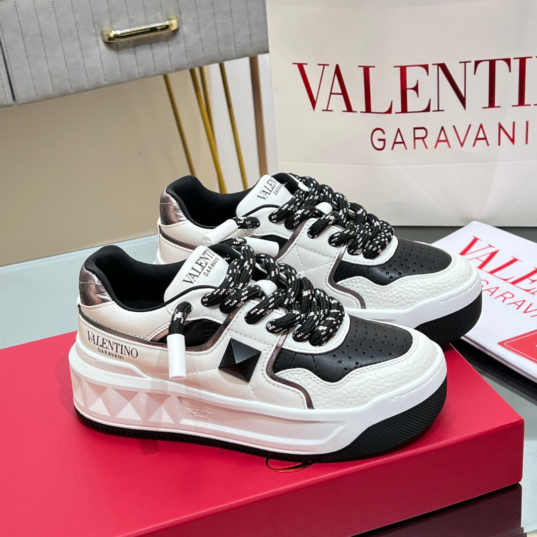 VALENTINO 25S GARAVANI ONE STUD XL PLATFORM SNEAKERS IN WHITE MIX BLACK LAMBSKIN