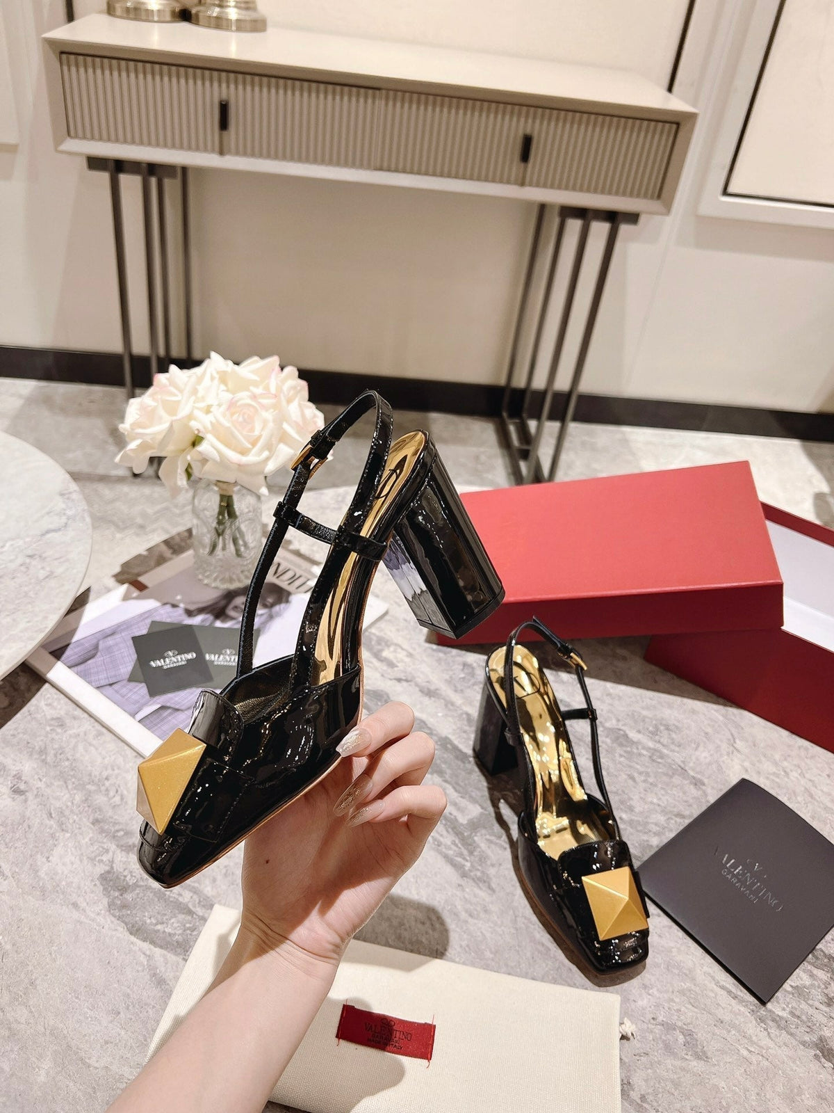 ONE STUD BLACK PATENT LEATHER LACE-UP HIGH HEELS 85 MM