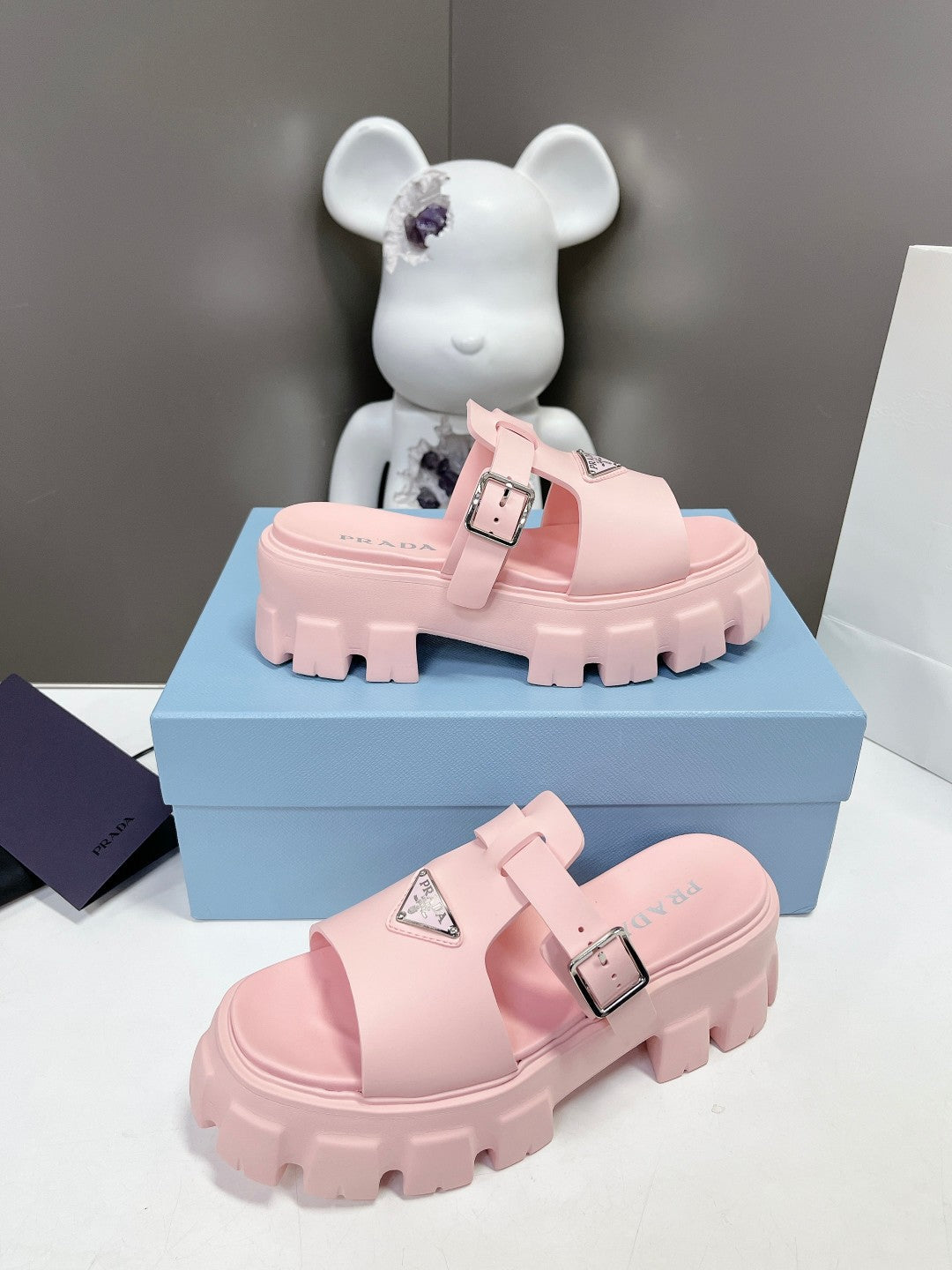 MONOLITH SLIPPER SANDALS IN LIGHT PINK RUBBER