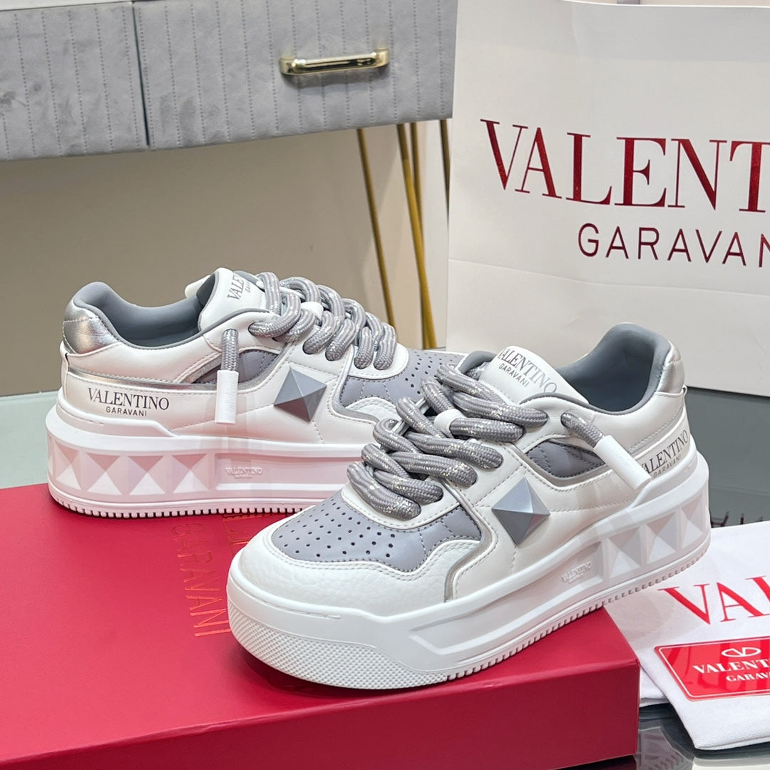 VALENTINO 25S GARAVANI ONE STUD XL PLATFORM SNEAKERS IN WHITE MIX GREY LAMBSKIN STYLE 3