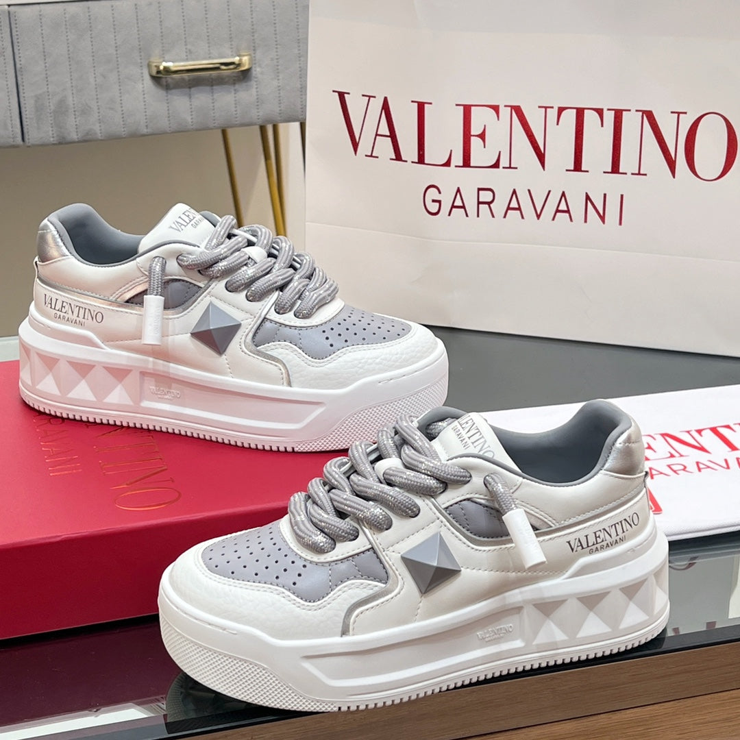 VALENTINO 25S GARAVANI ONE STUD XL PLATFORM SNEAKERS IN WHITE MIX GREY LAMBSKIN STYLE 3