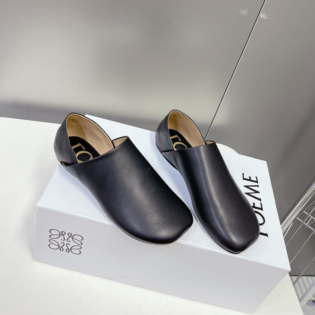 LW TOY SLIPPER BLACK CALFSKIN