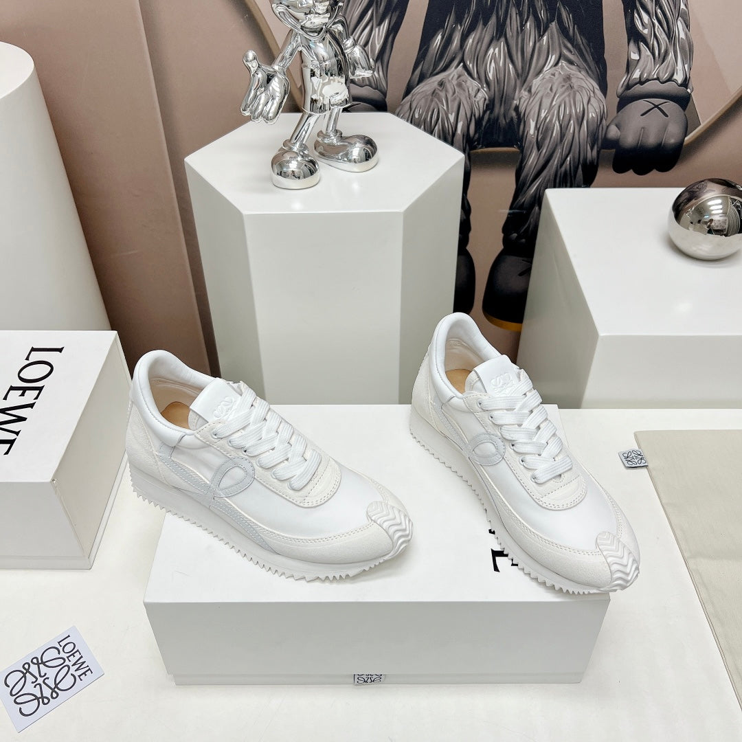 FLOW RUNNER SNEAKER IN WHITE SUEDE AND SHEEPSKIN