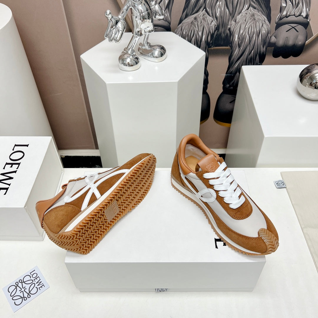 FLOW RUNNER SNEAKER IN BRONZE BROWN SUEDE AND PALE GRAY SHEEPSKIN