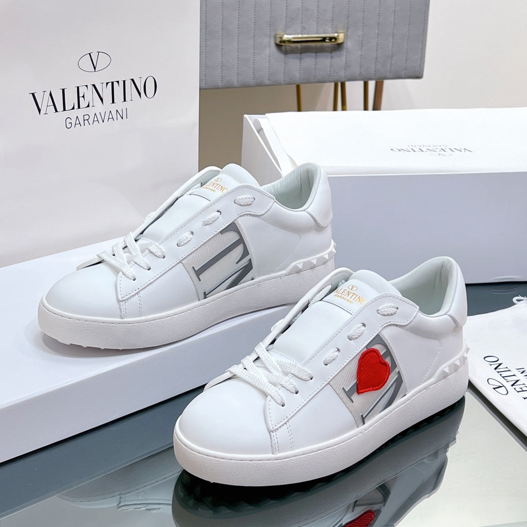 VALENTINO 25S GARAVANI ROCKSTUD UNTITLED SNEAKERS IN WHITE LAMBSKIN