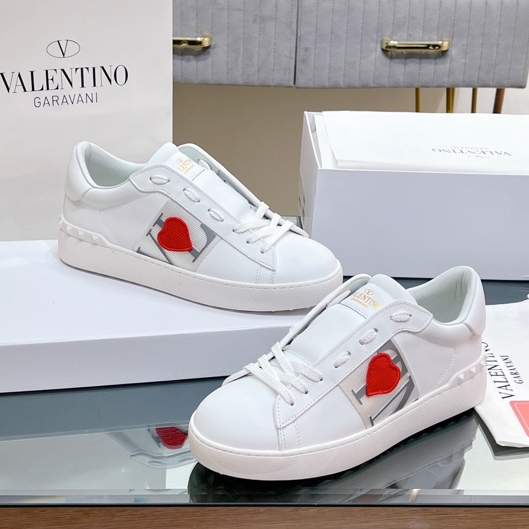 VALENTINO 25S GARAVANI ROCKSTUD UNTITLED SNEAKERS IN WHITE LAMBSKIN