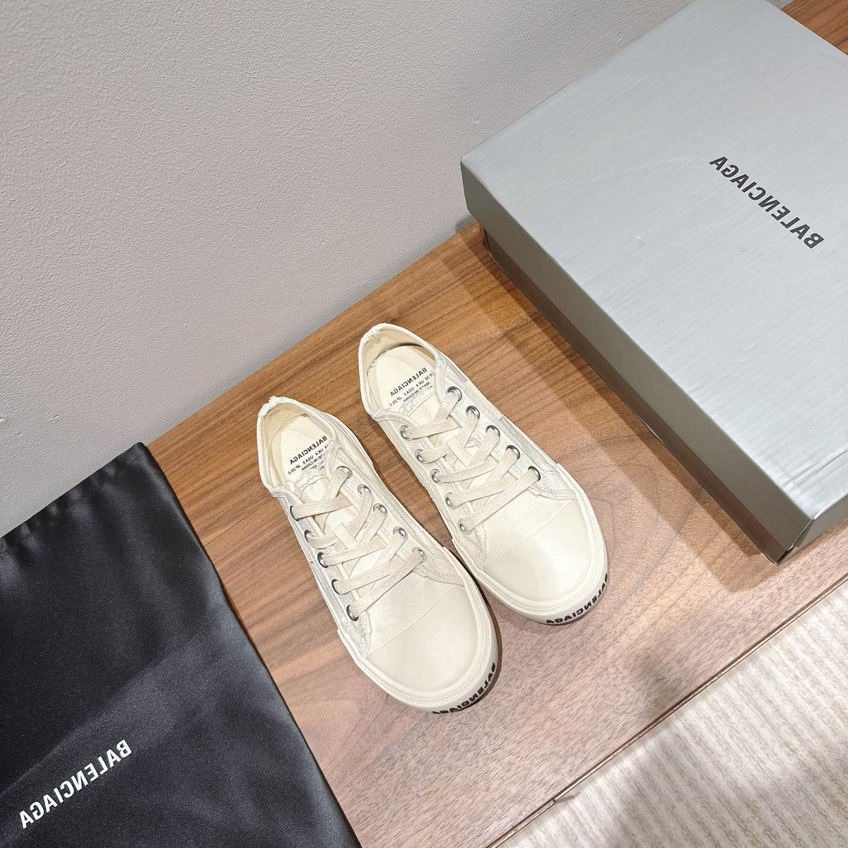 BALENCIAGA 25S SNEAKER IN CREAM WHITE CANVAS
