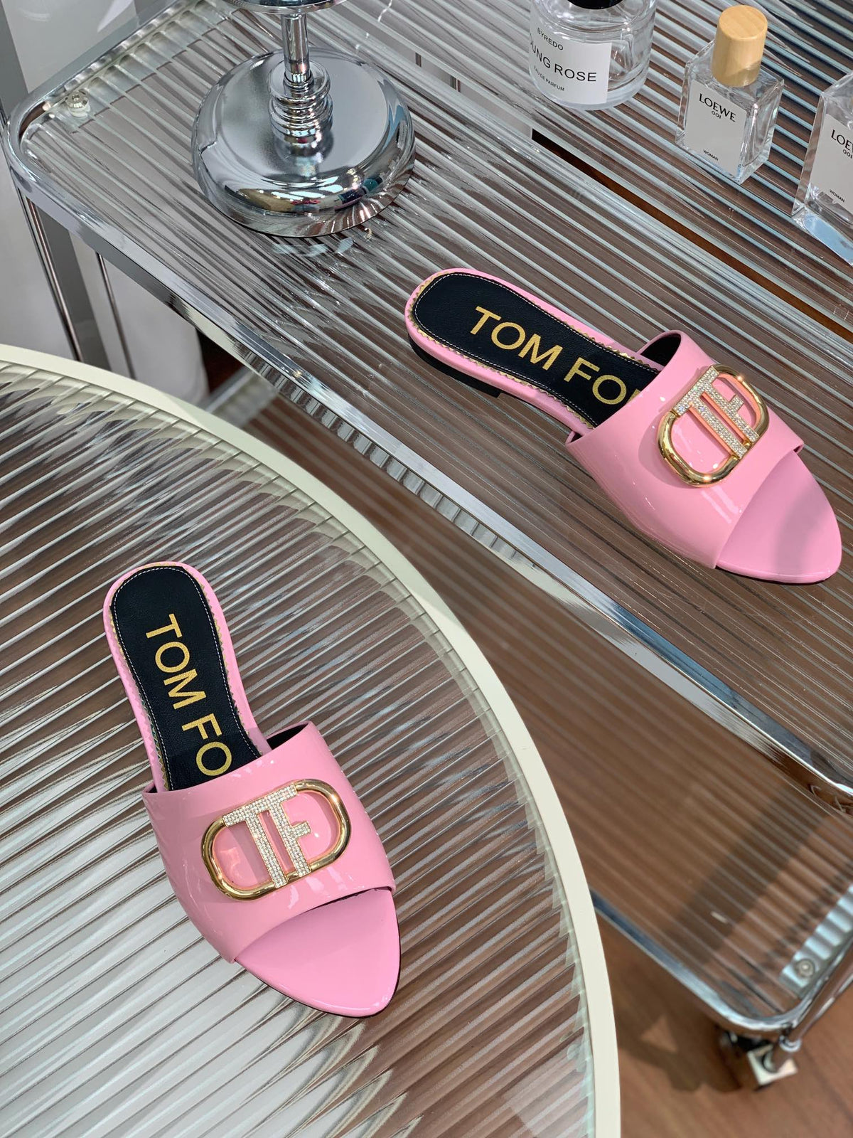 FLAT SLIDE IN BABY PINK METALLIC CALFSKIN