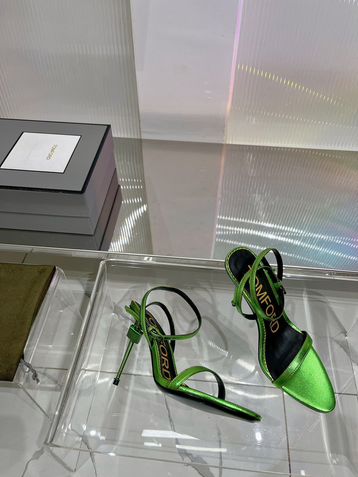 PADLOCK HIGH HEEL 10 CM SANDAL IN LIME GREEN SHEEPSKIN