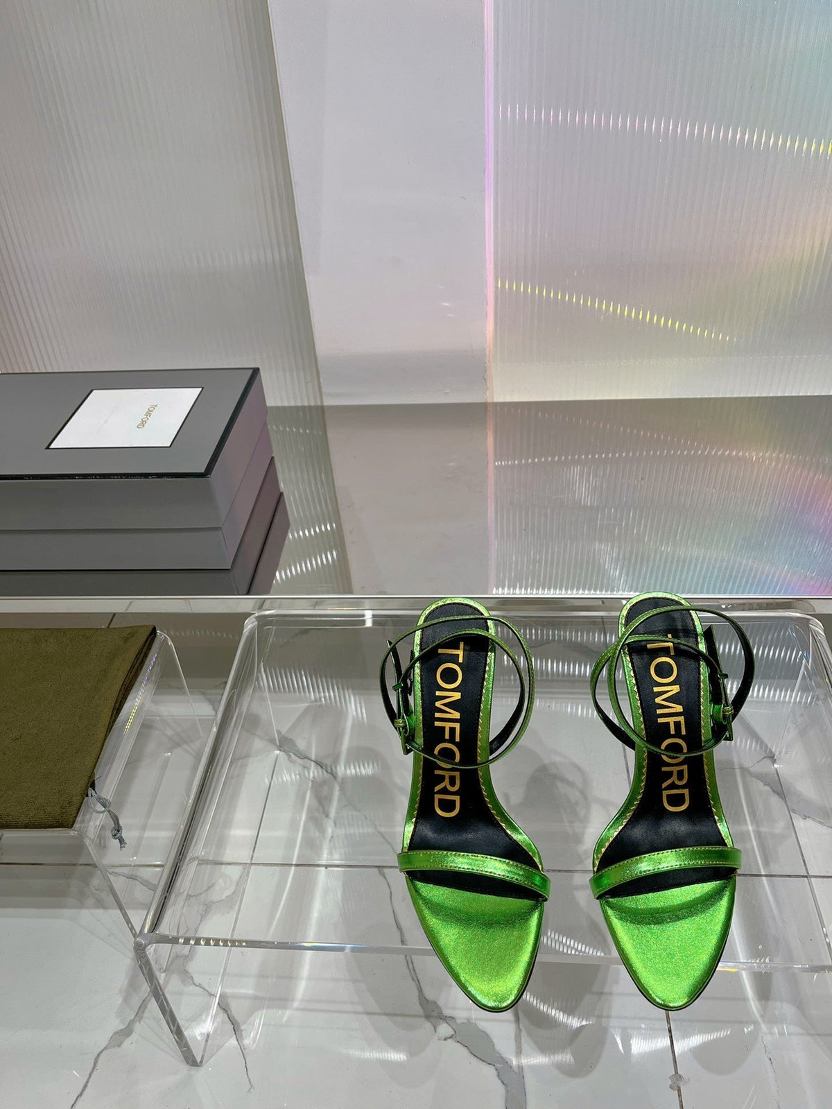 PADLOCK HIGH HEEL 10 CM SANDAL IN LIME GREEN SHEEPSKIN