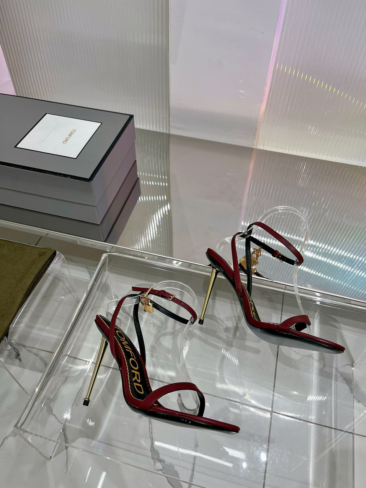 PADLOCK HIGH HEEL 10 CM SANDAL IN CURRANT RED SHEEPSKIN