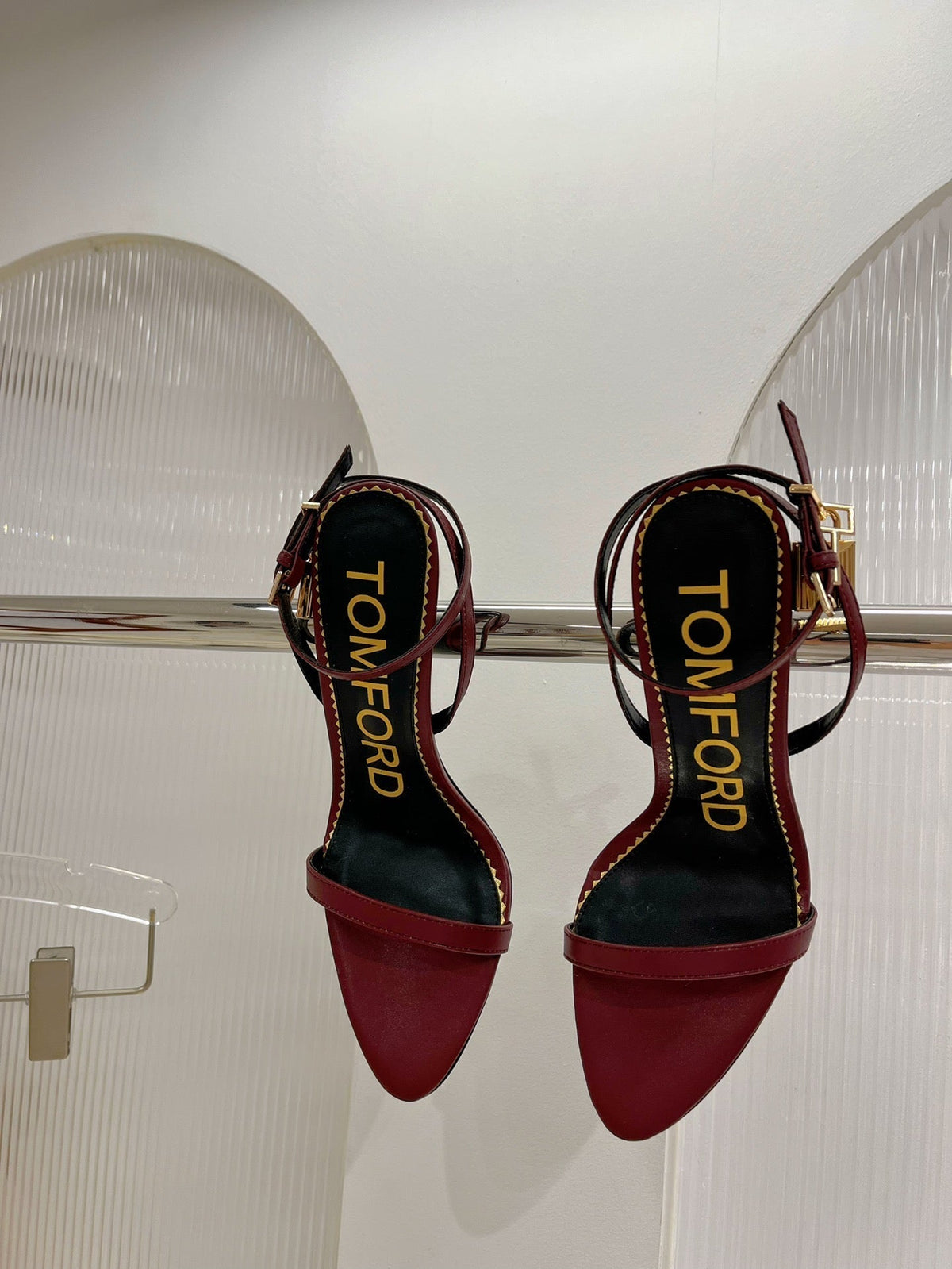 PADLOCK HIGH HEEL 10 CM SANDAL IN CURRANT RED SHEEPSKIN